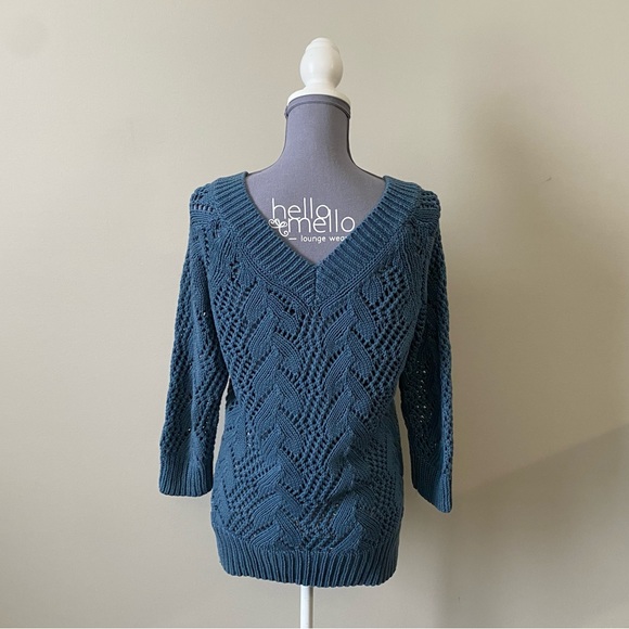 Club Monaco Dusty Blue knit crochet style 3/4 sleeve v-neck Sweater - Picture 5 of 7